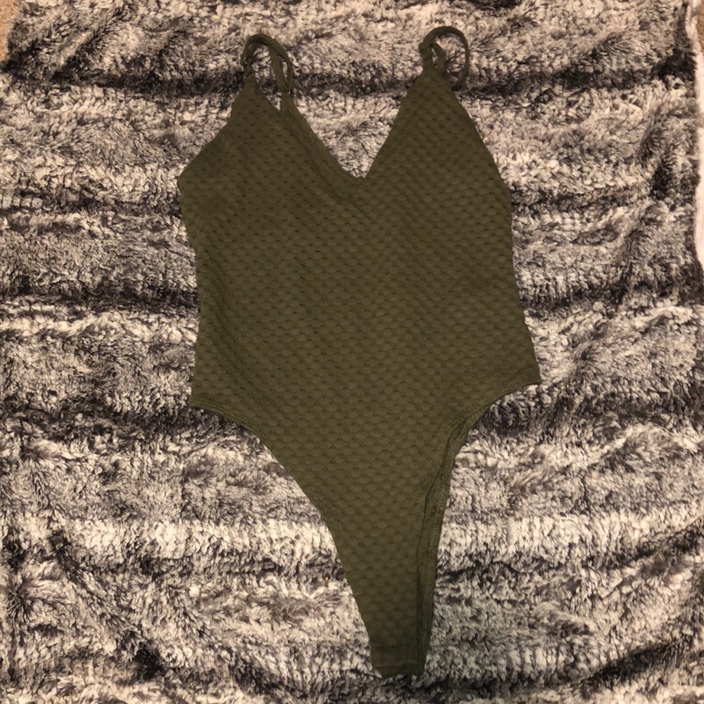 adjustable body suit. worn once or twice. wonderful condition